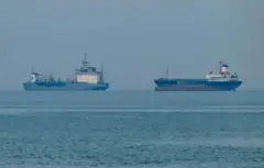 jiragen ruwa biyu kan teku