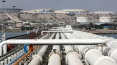 வடக்கு வளைகுடா பகுதியில் உள்ள இரானின் முக்கிய எண்ணெய் ஏற்றுமதி முனையமான கார்க் தீவை தனது கட்டுப்பாட்டுக்குள் கொண்டு வர படைகளை அனுப்பக்கூடும் என்று அமெரிக்க அதிபர் டொனால்ட் டிரம்ப் தெரிவித்துள்ளார்.