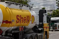 Un camión de la Shell recorriendo una calle de Sao Paulo (Brasil), en febrero de 2026