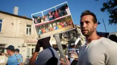 ትዕይንቱን በተለያዩ አገራት የሚገኙ የክርስትና እምነት ተከታዮች ተቃውመውታል።