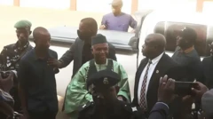 Nasir El-Rufai wọ agbada pẹlu fila 