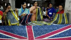 ਲੁਧਿਆਣਾ ਵਿੱਚ ਔਰਤਾਂ ਫੈਕਟਰੀ ਵਿੱਚ ਕੰਮ ਕਰਦੀਆਂ