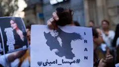 بریدن گیس در اعتراض به مرگ مهسا امینی