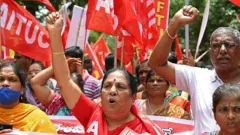 હડતાળ, કામદારો, વીમા, બૅન્કિંગ, ટ્રેડ યુનિયનો, બીબીસી ગુજરાતી સ્ટ્રાઇક આંદોલન ગુજરાત બીબીસી બીબીસી ગુજરાતી