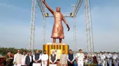 மோதி, சிவாஜி சிலை
