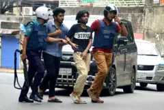 সংঘর্ষের পর কয়েকজন বিক্ষোভকারীকে আটক করে পুলিশ
