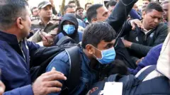 અમેરિકામાંથી પાછા મોકલાયેલા 33 ગુજરાતીઓને પોલીસ અધિકારીઓ તેમના ઘરે મૂકી આવ્યા હતા