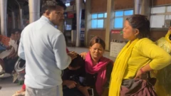 नेपाल से ग्राउंड रिपोर्ट: अपनों की ख़बर का इंतज़ार कर रहे लोग