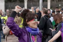 En varias manifestaciones se pudo ver la bandera de Palestina.