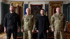 Євген Хмара, Олександр Сирський, Володимир Зеленський і Михайло Драпатий в Офісі президента України