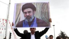 Можтаба Хаменеи атасынын ордуна Ирандын жогорку лидери болуп шайланды