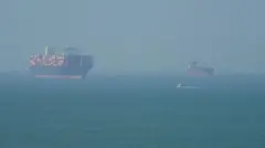 کشتی‌ها در تنگه هرمز