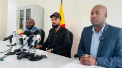 በትግራይ ያሉ የተቃዋሚ ፓርቲ አባላት መግለጫ ሲሰጡ 