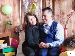 Jimmy Lippert-Thyden y su madre biológica