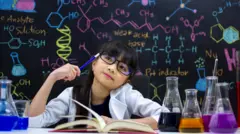 Anak jenius yang melihat rumus-rumus kimia