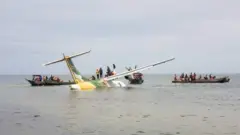 Indege yakoze impanuka iri mu mazi y'ikiyaga cya Victoria