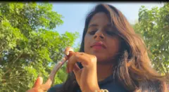 பாம்பு பிடிக்கு தந்தை, மகள்