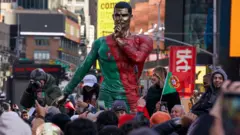 Ishusho ya Ronaldo yahinguwe ipima 3.6m z'uburebure.