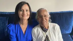 Rajna Dattani, 62 na mama yake Sushila Patel walikumbuka kumbukumbu zao za kutoroka Uganda miaka 50 iliyopita.
