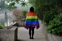 跨性别：中国高校公示学生出柜信息引争议