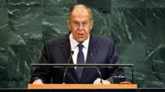 Umushikiranganji w'Ubursiya ajejwe imigenderanire Sergei Lavrov yariko yariko ashikiriza ijambo mu nama rusangi igira 80 ya ONU 
