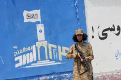 نیروی طالبان که اسلحه بهدست دارد