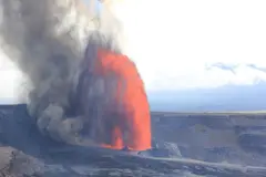 Lava saindo de um vulcão