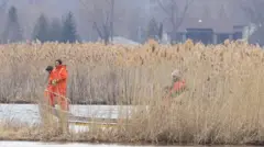Ciidammada maxalliga ah oo maydad ka baaraya deegaanka Akwesasne, ee gobolka Quebec, ee waddanka Canada