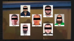 "Тергов даврида аниқланишича, гуруҳ аъзолари ўз яшаш хонадонларида йиғилишлар ўтказиб, "ҳалифалик давлати" барпо этиш масалаларини муҳокама қилишган", дейилади ДХХ хабарида.