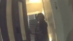 بی‌بی‌سی خبرنگاران مخفی خود را فرستاد تا بررسی کنند که مشاوران مهاجرت تا چه حد حاضرند به افراد کمک کنند تا برای پناهندگی، ادعاهای دروغین سر هم کنند