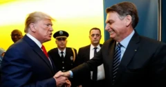 Donald Trump e Jair Bolsonaro trocam apertosbônus de esporte - betspeedmão 