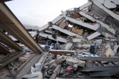 O desespero na Venezuela em dia 'crucial' na busca por sobreviventes de terremotos