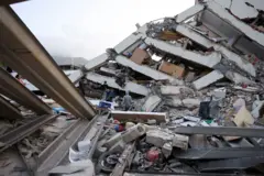 Prédio desabado em La Guaira em foto de 27 de junho de 2026