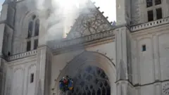 Iri sengero sibwo bwa mbere riterwa n'umucanwa