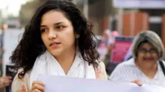 سناء سيف ووالدتها ليلى سويف