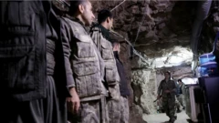 أعضاء من حزب العمال الكردستاني (PKK) في شبكة كهوف في نوفمبر/تشرين الثاني. خاضوا لعقود تمرداً ضد الأتراك.