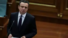 аљбин курти за говорницом Скупштине Косова