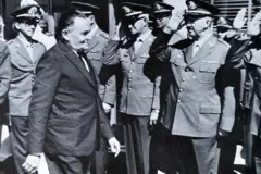 Humberto Castello Branco passa tropas em revista