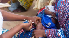 Baby dey collect vaccine for Diphtheria 