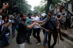 ঢাকা আলিয়া মাদ্রাসায় ছাত্রদল ও শিবিরের মধ্যে সংঘর্ষ