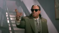 Gulshan Grover oo jilaya filimka Aatish