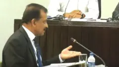 පාස්කු ඉරිදා සිදු වූ මරාගෙන මැරෙන ප්‍රහාරයන් වළක්වා ගත හැකිව තිබූ බව පාර්ලිමේන්තු තේරීම් කාරක සභාව ඉදිරියේ විශ්‍රාමික නියෝජ්‍ය පොලිස්පති සිසිර මෙන්ඩිස් ප්‍රකාශ කර තිබුණි