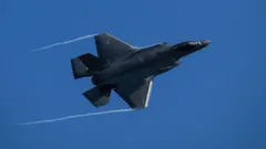 صورة لطائرة مقاتلة من طراز F-35 Lightning II تابعة لسلاح الجو الأمريكي، في أبريل/نيسان 2026.