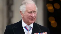 सेंट पॉल कॅथेड्रल येथे एका कार्यक्रमात किंग चार्ल्स