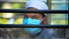 दिल्लीतल्या कार्यक्रमात सहभागी झालेल्यांना क्वारंटाईनमध्ये ठेवण्यात आलं आहे.