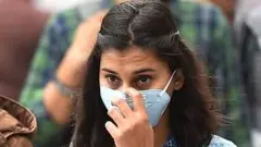 మాస్కులు ధరించిన యువతులు