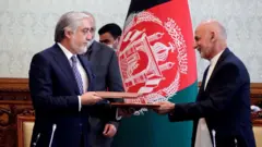 پایان ۵ ماه جنجال؛ موافقت‌نامه بین غنی و عبدالله امضا شد