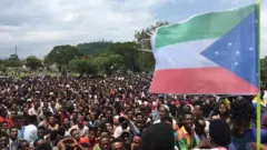 በሀዋሳ ጉዱማሌ አደባባይ ደስታቸውን ለመግለጥ የወጡ ነዋሪዎች