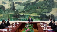 習近平（中）在北京人民大會堂會晤布林肯（左）（19/6/2023）