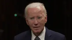 Joe Biden furante la entrevista.